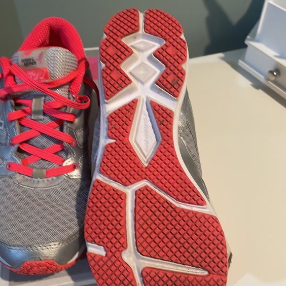 New Balance womens training shoe - Picture 3 of 5